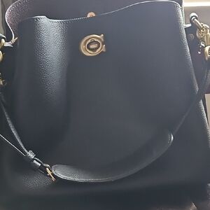 COACH Elegant Black Leather Handbag